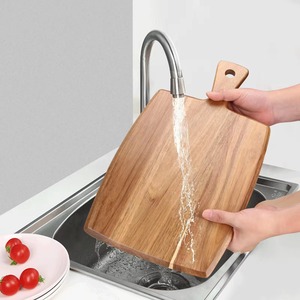 Tabla de cortar de madera de acacia con asa integrada y orificio para colgar, ecológica, 1.5 cm de grosor, apta para lavavajillas - Product Image 5
