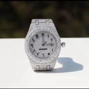 Montre en Moissanite Diamantée pour Homme, Fabrication Directe Usine, Personnalisable, Sertie de Pierres, Construction Robuste, Disponible à la Vente - Product Image 2