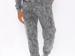 Ensemble de survêtement décontracté pour homme en tissu doux au toucher, finition délavée, style streetwear, sweat-shirt et pantalon oversize, fabrication OEM - Product Image 3