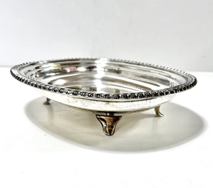 Bandeja Redonda de Acero Inoxidable de Lujo con Borde Decorativo, Bandeja de Servicio Premium para una Presentación Elegante de la Mesa - Product Image 6