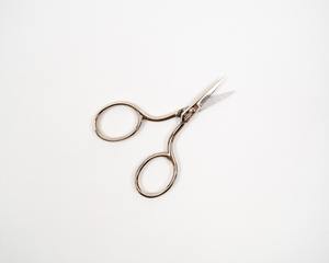 Mini ciseaux de couture de luxe en acier inoxydable, poli miroir, broderie vintage, faits main, style antique, personnalisables, avec motif en relief, cadeau - Product Image 3