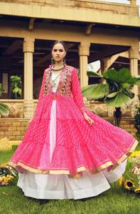 Ensemble Lehenga en coton brodé violet avec blouse et shrug imprimé – Tenue indienne traditionnelle pour femme, longueur ras du sol, coupe classique - Product Image 3