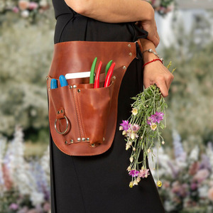 Cinturón de herramientas de cuero genuino resistente para floristería con correa de hebilla ajustable y múltiples compartimentos de almacenamiento en venta. - Product Image 1