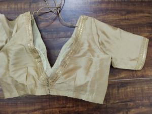 Chemisier élégant beige 100 % polyester tissé respirant anti-plis coupe classique col en V manches courtes pour femme automne/hiver - Product Image 2