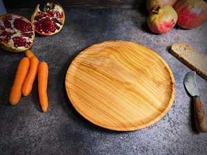 Assiette universelle rustique en noyer, plateau de service fait main, assiette à apéritif naturelle, grande assiette de dîner en bois d'Inde - Product Image 1