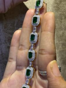 Pulsera de lujo con moissanita de corte esmeralda, pulsera tipo tenis con incrustaciones de piedras verdes, elegante pieza de joyería llamativa. - Product Image 6