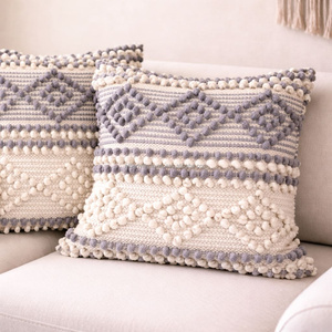 Housse de coussin géométrique bohème bleu-gris, coussin décoratif tissé avec motif ethnique texturé en laine et coton - Product Image 1