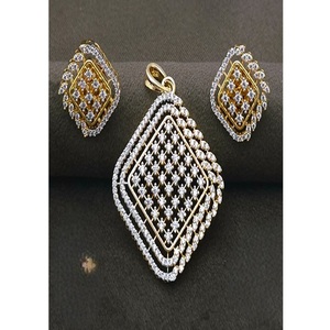Elegante Juego de Collar y Pendientes de Diseño con Zirconia Chapada en Oro de Primera Calidad, Colección para Mujer para Bodas y Fiestas - Product Image 1