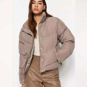 Chaqueta Acolchada Unisex Beige con Cuello Alto, Cierre de Cremallera, Resistente al Viento, Estilo Casual, Corta, para Invierno - Product Image 2