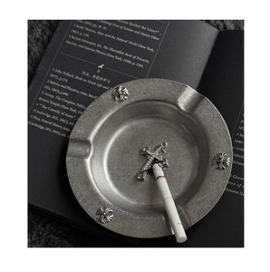 Cendrier d'extérieur classique personnalisé en fonte d'aluminium, robuste, antirouille, facile à nettoyer pour patio, jardin, balcon, voiture - Product Image 5