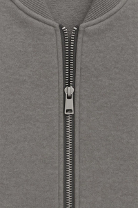 Chaqueta Bomber Unisex de The Fabric Studio con Logotipo Personalizado Bordado, Ecológica y Transpirable, Ropa Urbana de Invierno - Product Image 3