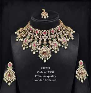 Conjunto de collar nupcial Kundan 12793 chapado en oro mate con piedra verde y perlas de imitación para boda, estilo clásico para mujer - Product Image 4