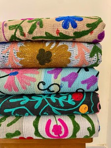 Colcha Kantha de Algodón Bordada con Diseño Suzani, Manta Kantha Vintage - Product Image 5