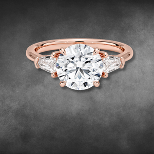 Anillo de diamantes de oro amarillo de 14 quilates y 18 quilates, corte redondo, diamantes cultivados en laboratorio, anillo de tres piedras con diamantes tipo escudo para mujer, joyería fina de compromiso. - Product Image 3
