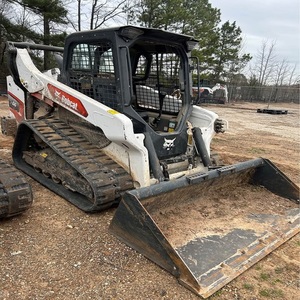 Chargeuse compacte sur chenilles Bobcat T66 de haute qualité, robuste pour tous les terrains, prête à l'emploi et fiable - Product Image 2