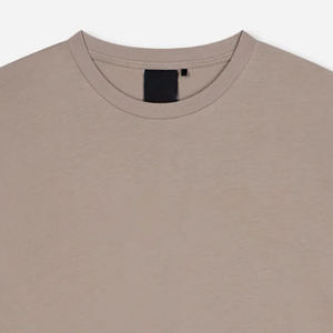 ผ้าระบายอากาศได้ดี น้ำหนักเบา คอลเลคชั่นฤดูร้อน เสื้อผ้าลำลองสไตล์สตรีทแวร์ ดีไซน์สวมใส่สบาย สำหรับผู้ซื้อขายส่งจำนวนมาก ดีไซน์เสื้อผ้าลำลอง - Product Image 2