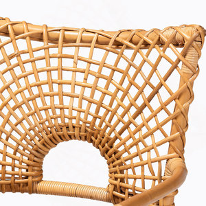 Fauteuil en rotin naturel fait main, chaise longue en osier avec dossier décoratif à tissage ouvert et pieds courbés pour l'ameublement de la maison - Product Image 5