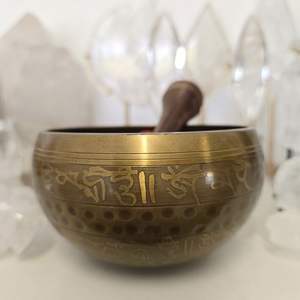 Bol chantant en laiton poli pour la guérison holistique, la vie consciente et la pratique spirituelle – Choix éclairé - Product Image 5