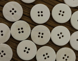 Botones de Cuerno Modernos Hechos a Mano de Calidad de Lujo y Ecológicos con 4 Agujeros para Prendas de Vestir, Alta Calidad de la India - Product Image 4