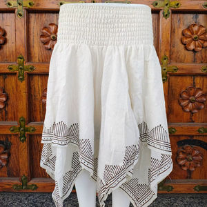 กระโปรงทรงเอลายเรขาคณิตสไตล์โบฮีเมียนสำหรับผู้หญิง ความยาวระดับเข่า เอวยางยืด ผ้าลินิน/ผ้าฝ้ายเนื้อนุ่ม ปักลาย แต่งระบายชายกระโปรง เหมาะสำหรับใส่ไปชายหาด รับผลิตแบบ ODM - Product Image 1