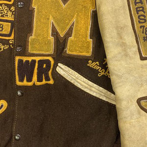 Chaqueta Varsity con Parches de Chenilla Bordados Personalizados, Cuello Alto, Cierre de Cremallera, Diseño Universitario, Estilo Béisbol - Product Image 5