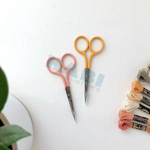 Tijeras Profesionales para Cejas, Hojas de Acero Inoxidable, Mangos de Acero, Alta Calidad, Proveedor Mayorista - Product Image 1