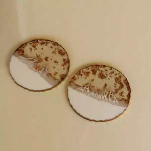 Ensemble de sous-verres ronds en bois et résine NEHA ENTERPRISES, sous-verres en bois époxy faits à la main de luxe pour restaurant et café - Product Image 4