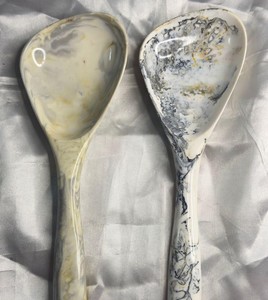 Cuillère en résine faite à la main pour le sucre et les épices - Ustensile de cuisine de haute qualité pour la décoration de la maison avec un effet marbre luxueux en résine faite à la main - Product Image 1