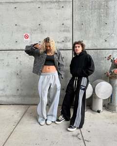 Pantalon de jogging décontracté personnalisé 100% coton, coupe large évasée, style baggy, avec bande latérale rayée et broderie tricotée, haute qualité - Product Image 5