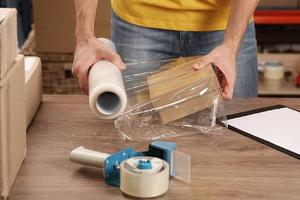 YASH - Envoltura Transparente para Palés, Película Estirable de Polietileno, Resistente a la Humedad, para Logística - Product Image 2