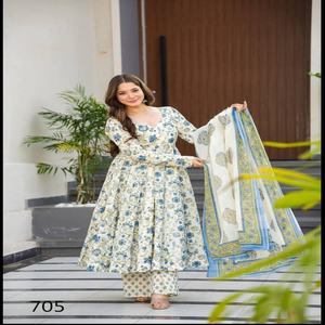 Designer 3pcs Pure Maslin Digital Printed Work Kurti Bottom avec Dupatta Beautiful Salwar Kameez Collection New Arrival - Product Image 5