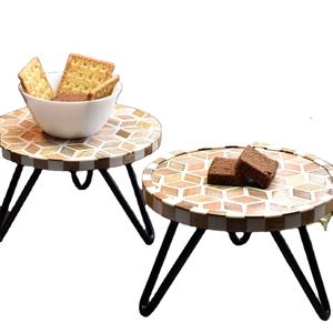 Support à gâteau en bois fusionné avec résine époxy de luxe, fait à la main, avec pieds en métal, pour les événements d'anniversaire, les fêtes et la décoration de table moderne - Product Image 3