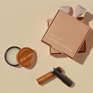 Set Esclusivo Amore Mall per la Cura delle Labbra allo Zucchero di Zenzero, 2 Pezzi: Scrub Esfoliante e Balsamo alle Erbe, Essenziali per la Cura delle Labbra Scontati - Product Image 1