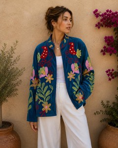 Nouvelle veste en velours bleu sarcelle brodée Suzani pour femme, motif oiseaux et fleurs, style folklorique, idéale pour les festivals - Product Image 1