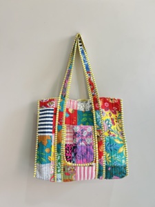 Sac fourre-tout matelassé en patchwork |   Sac à bandoulière en coton écologique |   Sac à bandoulière en coton fait main - Product Image 6