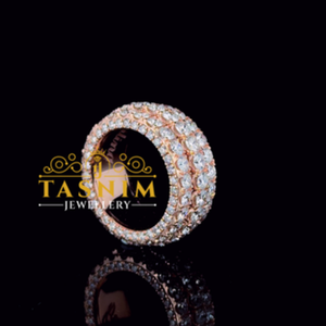 Bagues en or blanc de qualité supérieure avec diamants ronds brillants et étincelants pour femmes, disponibles à la vente - Product Image 6