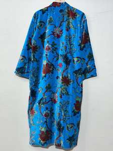 Kimono de Terciopelo Azul Hecho a Mano: Chaqueta Boho con Estampado Floral - Product Image 6