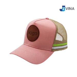 Gorra Trucker de Malla con Logotipo Personalizado, Gorra Snapback con Franja Lateral Bordada para Uso Casual al Aire Libre - Product Image 1