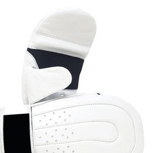 Gants de boxe et sacs de frappe personnalisés pour l'entraînement et le sparring, en cuir de haute qualité pour MMA, respirants et adaptés à l'extérieur - Product Image 4