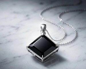 Collier pendentif carré en onyx noir, bijou minimaliste en pierre d'énergie protectrice, pendentif artisanal en pierre précieuse naturelle - Product Image 1