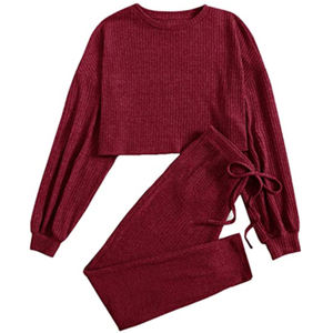 Conjunto de Top Corto y Pantalones Deportivos para Mujer, Estilo Urbano, con Encaje y Botones, en Tela Transpirable y Ecológica - Product Image 6