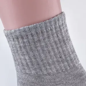 Chaussettes de sport noires pour hommes en gros, respirantes, en coton, pour l'athlétisme - Product Image 2