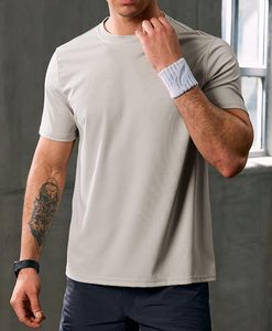 เสื้อยืดคอกลมแขนสั้นผ้าเจอร์ซีย์สีพื้นสำหรับผู้ชาย น้ำหนักเบา ระบายอากาศได้ดี แห้งเร็ว เหมาะสำหรับกิจกรรมกลางแจ้ง รับสกรีนโลโก้ได้ - Product Image 4