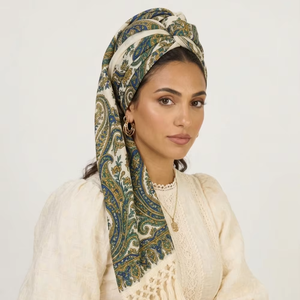 Foulard carré léger et doux effet soie, imprimé sur mesure, pour femme, fournisseur en gros OEM ODM - Product Image 1