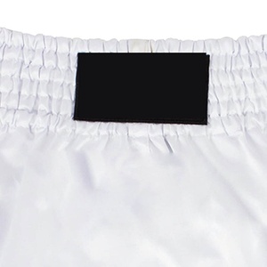 Shorts de boxe unisexes blancs avec empiècements latéraux en mesh noir, coupe classique, respirants, en polyester, pour arts martiaux, taille adulte - Product Image 2