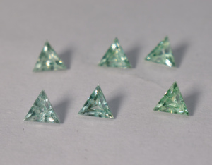 Saphir vert de laboratoire Corindon 5 mm facetté en forme de trion, qualité AAA, pierres précieuses en vrac pour la fabrication de bijoux de luxe, pierres de naissance de septembre - Product Image 3