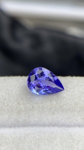 Piedra Suelta de Tanzanita Natural Certificada, Corte Pera, con Excelente Color y Brillo, Zoisita Natural, 1.80 Quilates, Claridad Lupa - Product Image 5