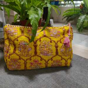 Trousse de Toilette Matelassée en Coton Faite Main Indienne pour Cosmétiques, Kit de Voyage pour Petites, Moyennes et Grandes Tailles, Étui de Maquillage Imprimé au Bloc avec Éponge - Product Image 2