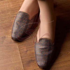 Mules élégantes bleues et marron à enfiler avec motif cousu, légères et antidérapantes pour femmes - Product Image 2