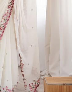 Sari de fête KV traditionnel en rayonne georgette blanc brodé, réversible, infroissable, séchage rapide, travail artisanal lourd, avec chemisier non cousu pour - Product Image 6